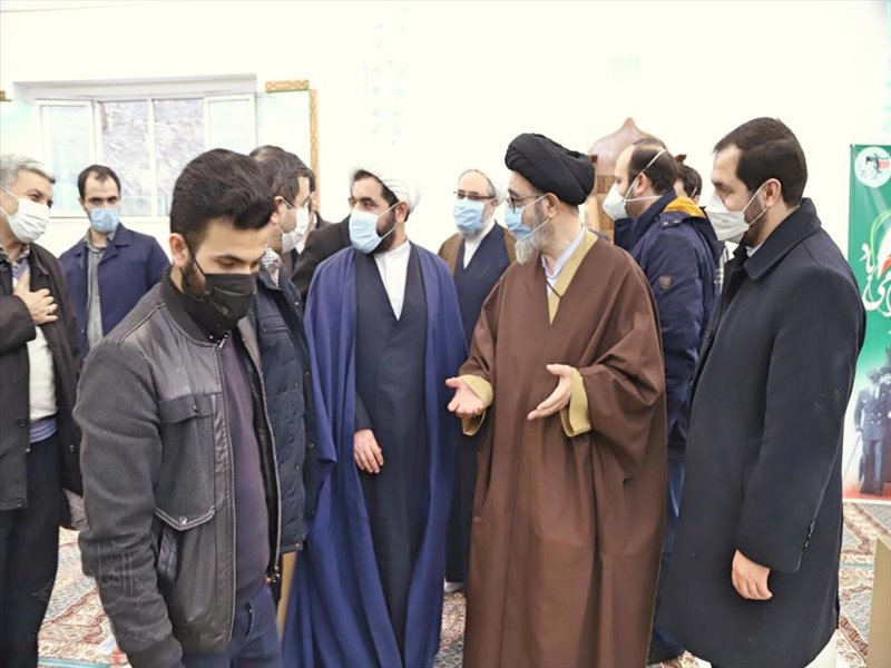 مراسم اهدای بسته های کمک معیشتی توسط گروه های جهادی دانشگاه علوم پزشکی تبریز