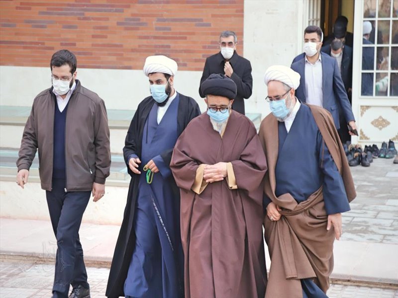 مراسم اهدای بسته های کمک معیشتی توسط گروه های جهادی دانشگاه علوم پزشکی تبریز