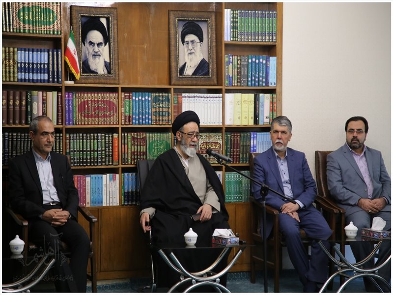وزیر فرهنگ و ارشاد اسلامی با امام جمعه تبریز دیدار کرد