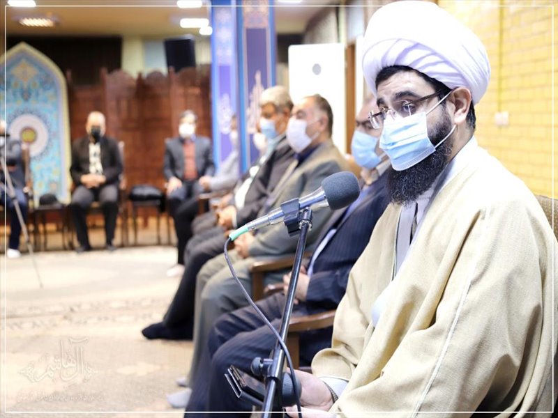 دیدار جمعی از خانواده شهدا و علمای بخش لیلان شهرستان ملکان با نماینده ولی فقیه در استان