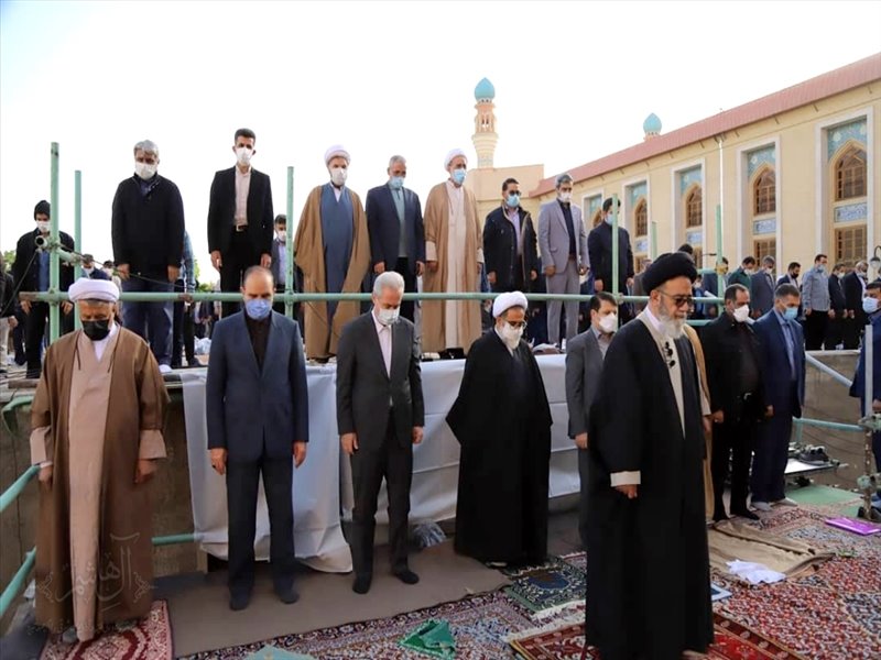 نماز عید فطر با رعایت شیوه نامه‌های بهداشتی در محوطه ارک تبریز برگزار شد