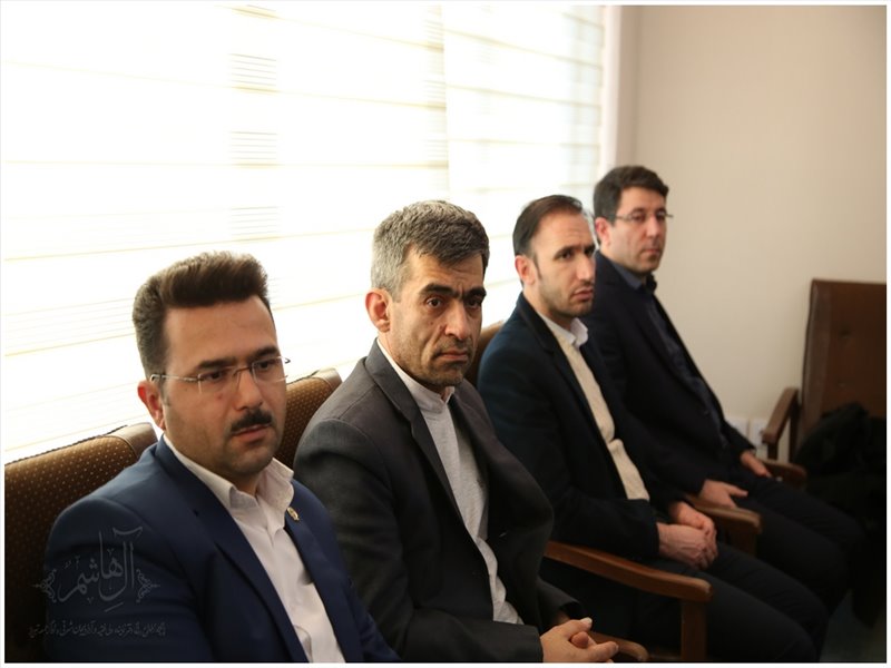 دیدار مدیریت شعب بانک تجارت با نماینده ولی فقیه در استان