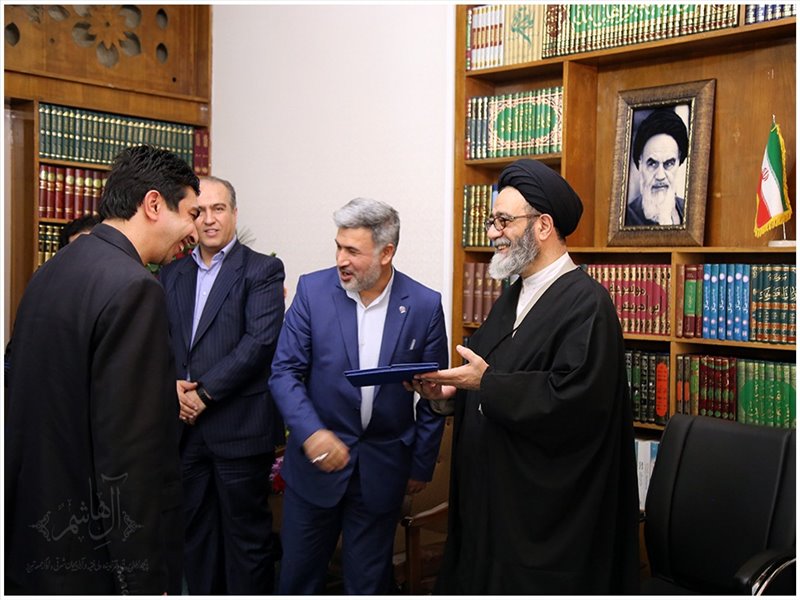 دیدار مدیریت شعب بانک تجارت با نماینده ولی فقیه در استان