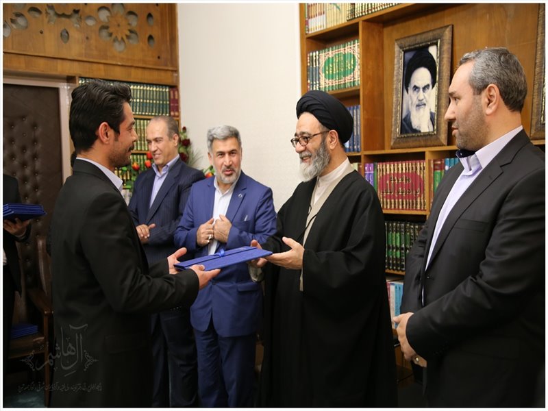 دیدار مدیریت شعب بانک تجارت با نماینده ولی فقیه در استان