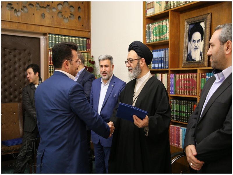 دیدار مدیریت شعب بانک تجارت با نماینده ولی فقیه در استان