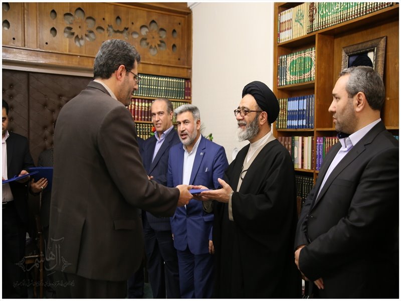 دیدار مدیریت شعب بانک تجارت با نماینده ولی فقیه در استان