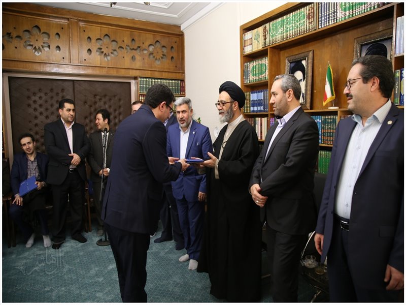 دیدار مدیریت شعب بانک تجارت با نماینده ولی فقیه در استان