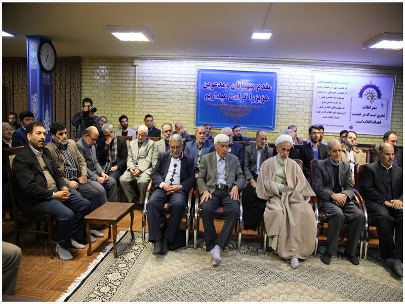 محفل شعر شاعران انقلابی آذربایجان شرقی با امام جمعه تبریز