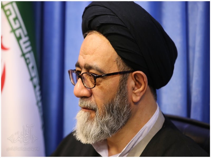 محفل شعر شاعران انقلابی آذربایجان شرقی با امام جمعه تبریز