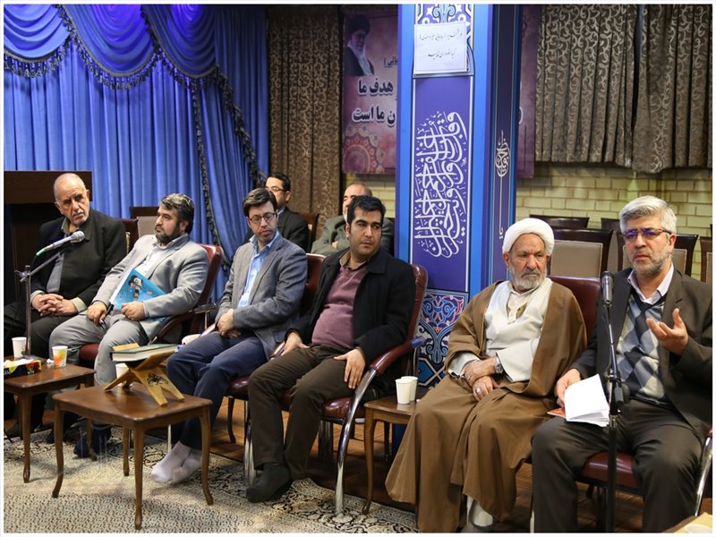 محفل شعر شاعران انقلابی آذربایجان شرقی با امام جمعه تبریز