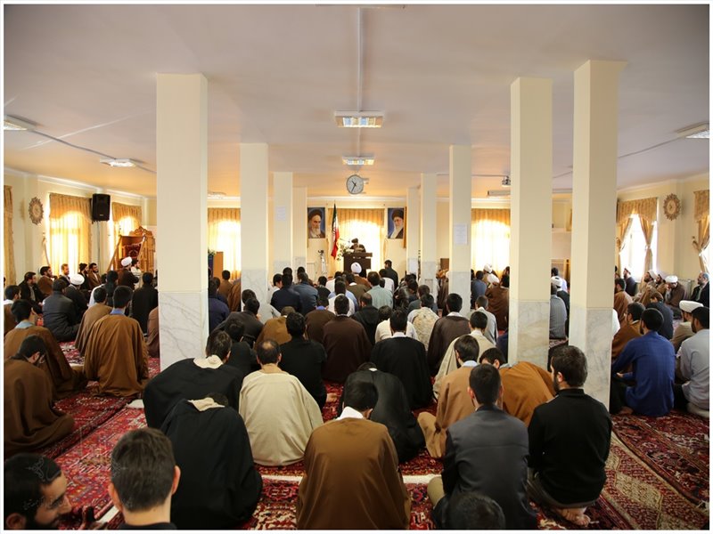 حضور امام جمعه تبریز در حجره های طلاب