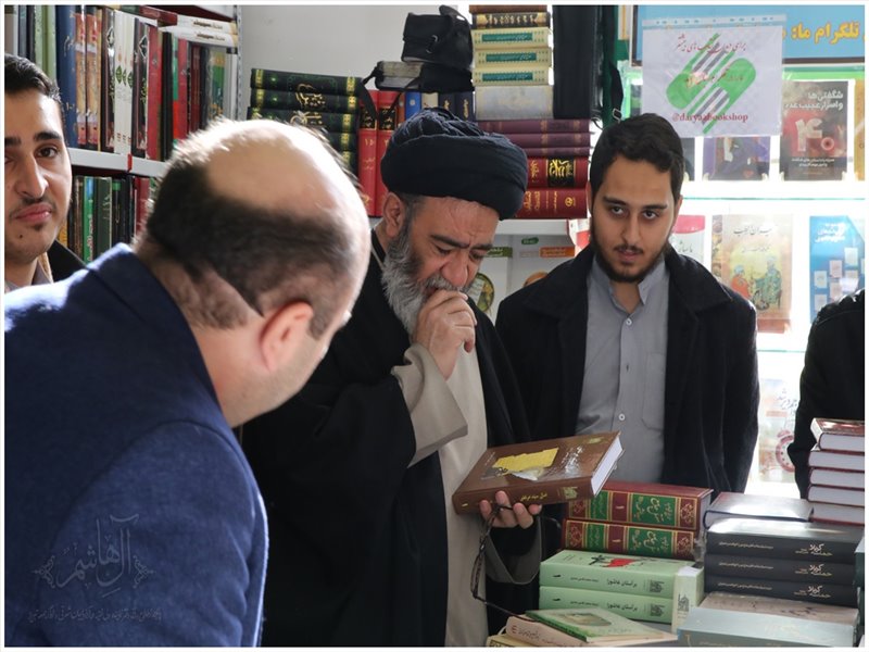 بازدید نماینده ولی فقیه در استان از کتابسرای دریا