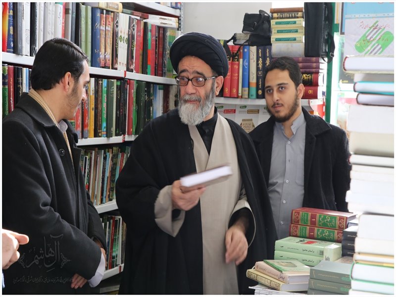 بازدید نماینده ولی فقیه در استان از کتابسرای دریا