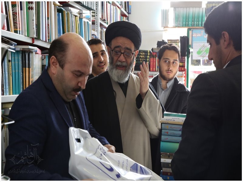 بازدید نماینده ولی فقیه در استان از کتابسرای دریا