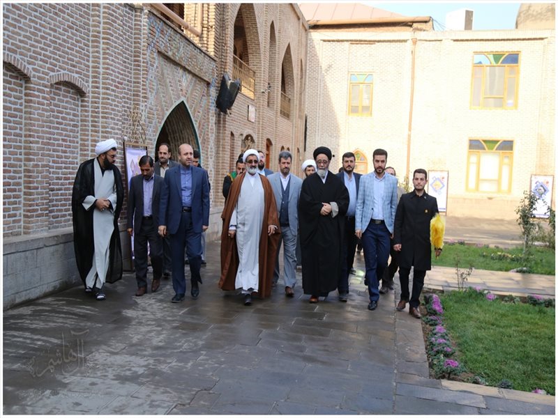 غبارروبی آستان مقدس امامزاده سیدحمزه