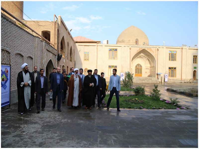 غبارروبی آستان مقدس امامزاده سیدحمزه