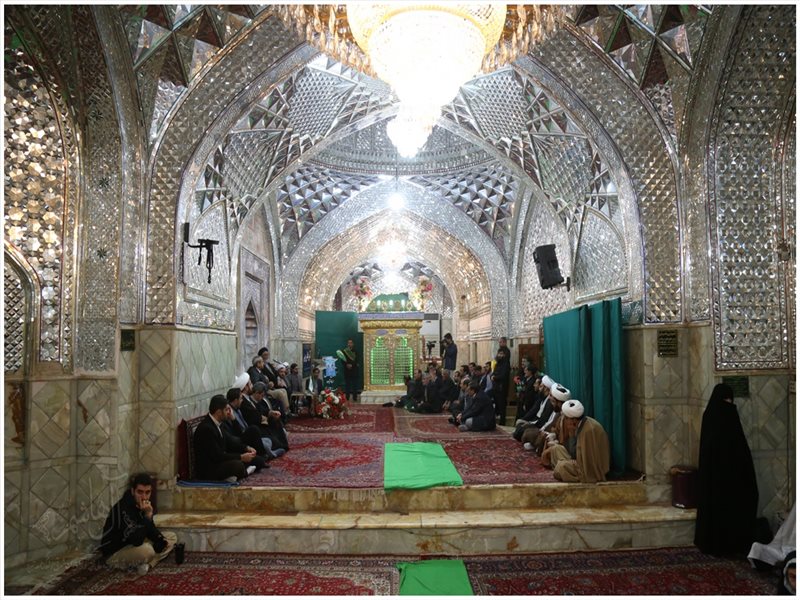 غبارروبی آستان مقدس امامزاده سیدحمزه