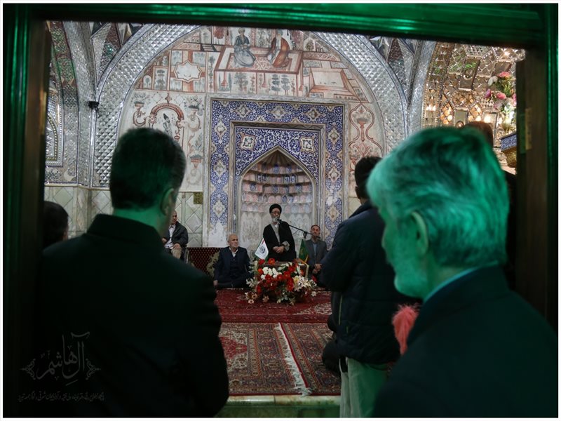 غبارروبی آستان مقدس امامزاده سیدحمزه