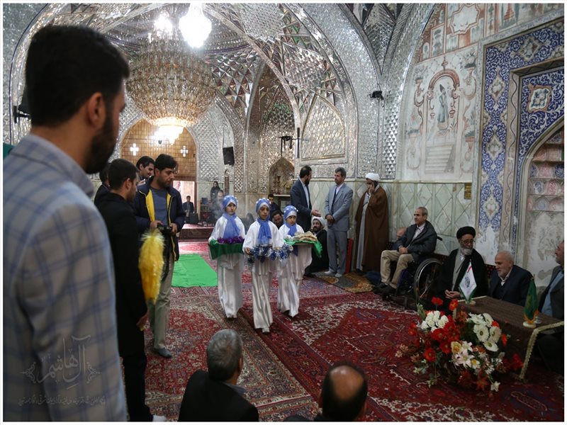 غبارروبی آستان مقدس امامزاده سیدحمزه
