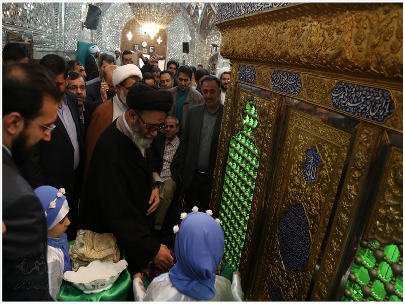 غبارروبی آستان مقدس امامزاده سیدحمزه