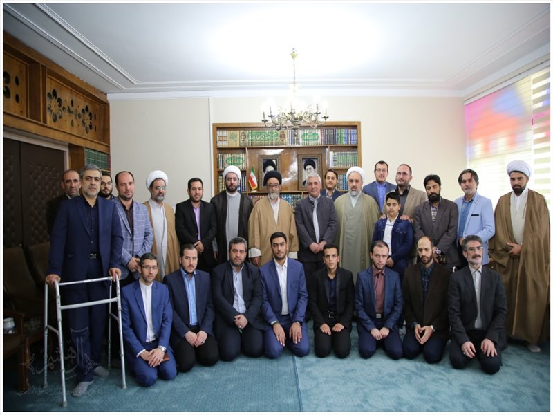 دیدار حاتمی‌کیا با امام جمعه تبریز