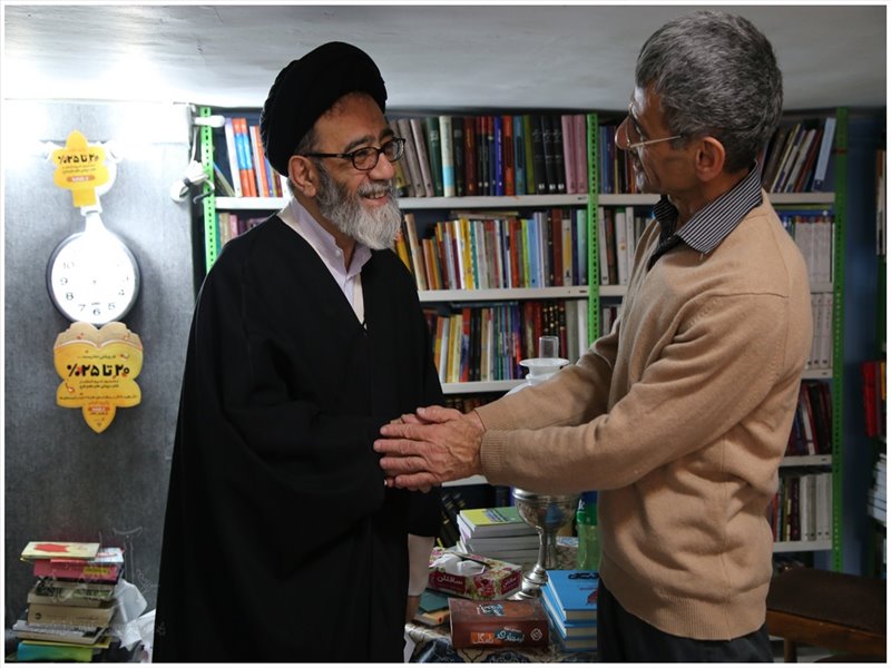 بازدید نماینده ولی فقیه در استان از کتابسرای دهخدا