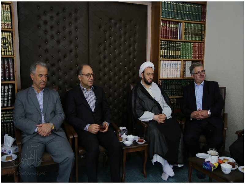 دیدار نوروزی امام جمعه تبریز با مدیران و مسئولان استانی