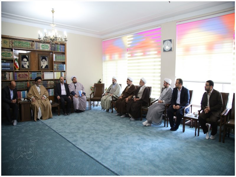 دیدار نوروزی امام جمعه تبریز با مدیران و مسئولان استانی