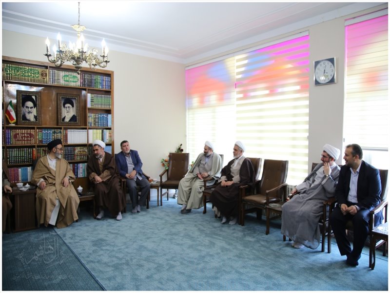 دیدار نوروزی امام جمعه تبریز با مدیران و مسئولان استانی