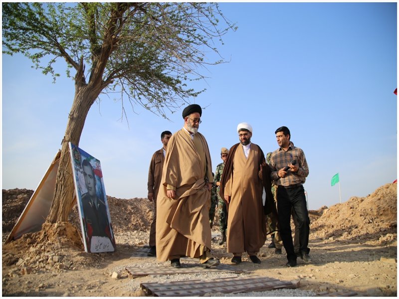 بازدید نماینده ولی فقیه در آذربایجان شرقی از نمایشگاه راهیان نور به روایت تصویر