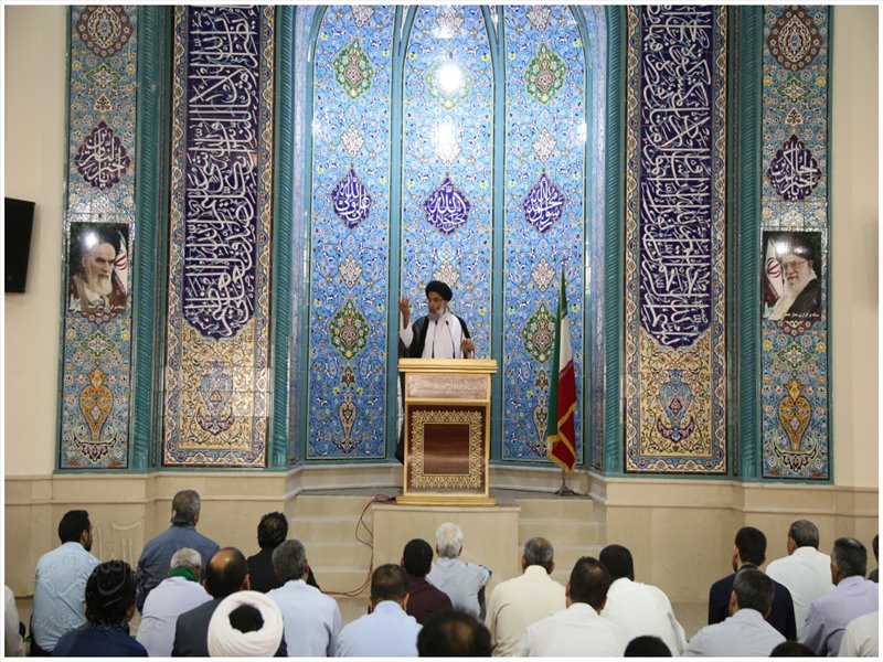 بازدید نماینده ولی فقیه در آذربایجان شرقی از نمایشگاه راهیان نور به روایت تصویر