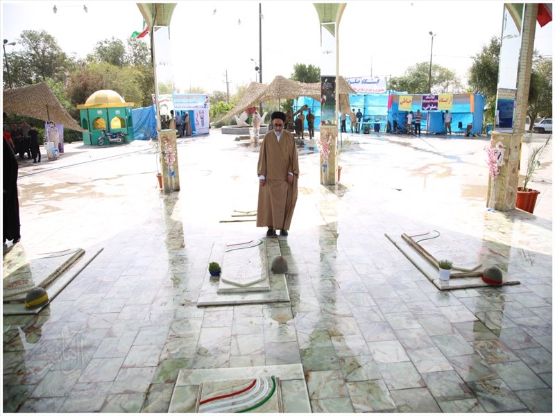 بازدید نماینده ولی فقیه در آذربایجان شرقی از نمایشگاه راهیان نور به روایت تصویر
