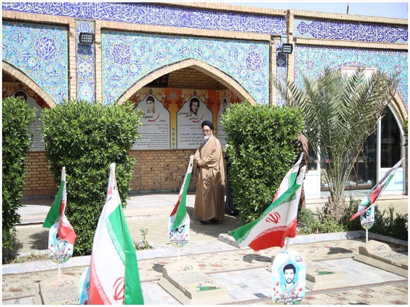 بازدید نماینده ولی فقیه در آذربایجان شرقی از نمایشگاه راهیان نور به روایت تصویر
