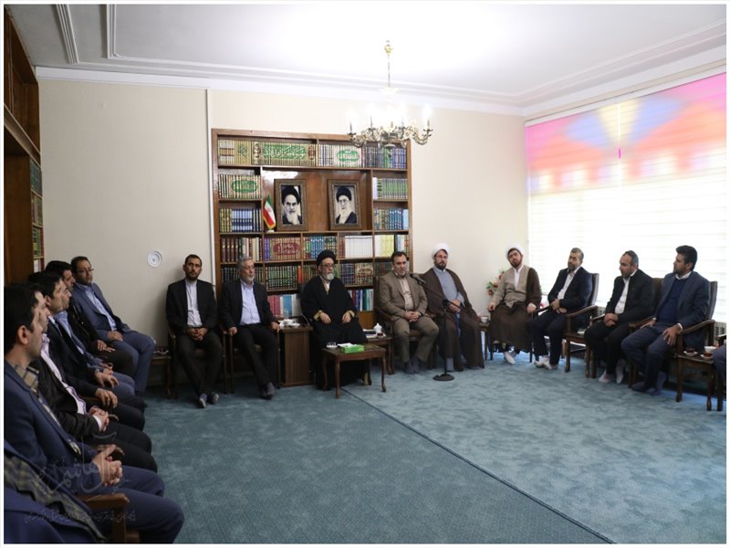 دیدار مؤسسات فعال قرارگاه سازندگی خاتم الانبیاء استان با امام جمعه تبریز