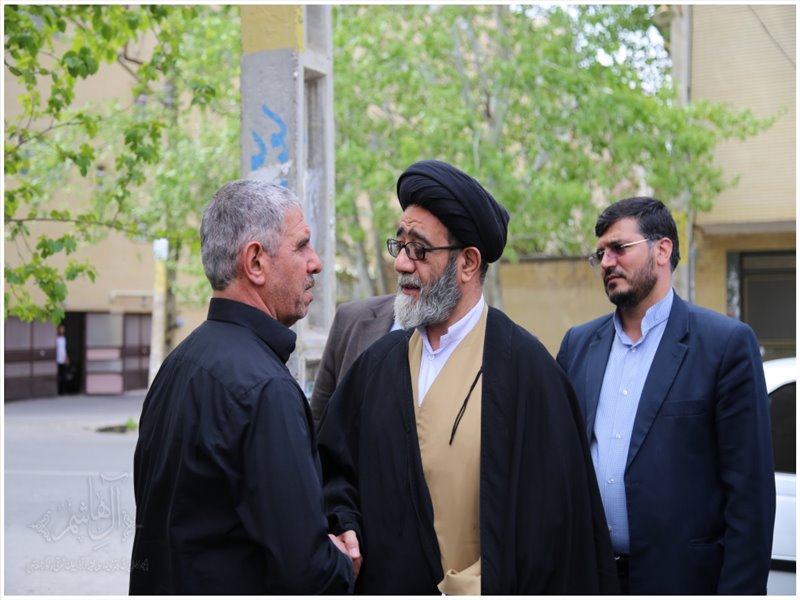 دیدار نماینده ولی فقیه در استان با خانواده شهید زوار جنتی