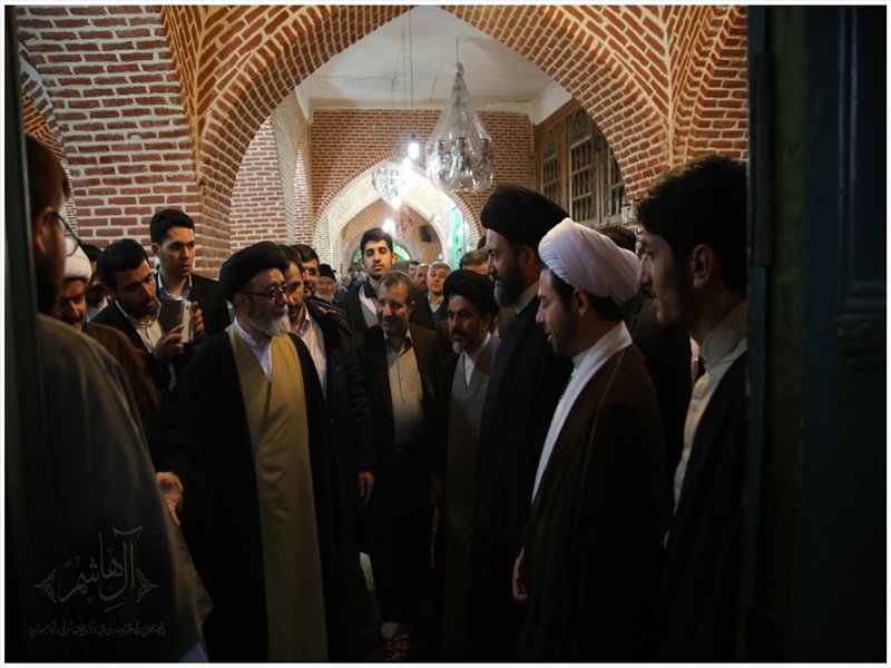 نشست صمیمی نمایندگان ولی فقیه در استان های آذربایجان شرقی، غربی و اردبیل