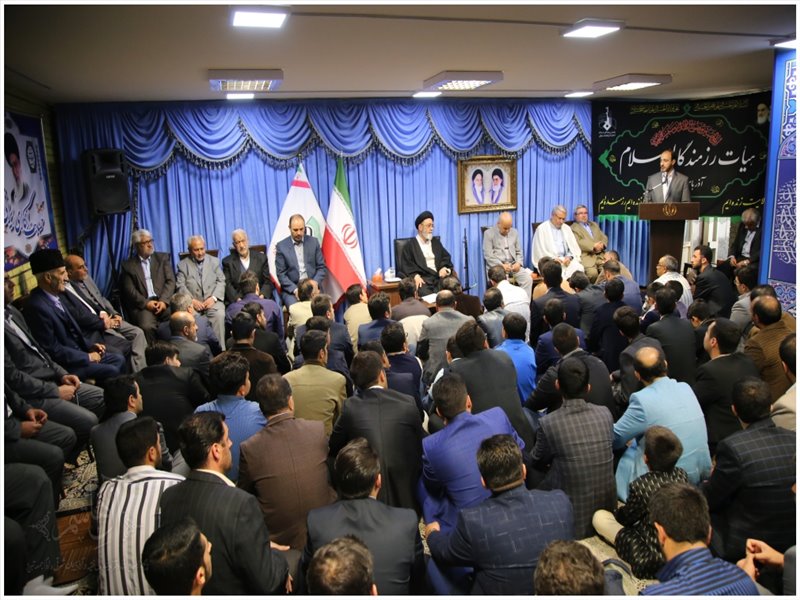 دیدار مداحان پیشکسوت با امام جمعه تبریز