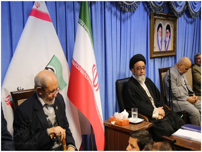 دیدار مداحان پیشکسوت با امام جمعه تبریز