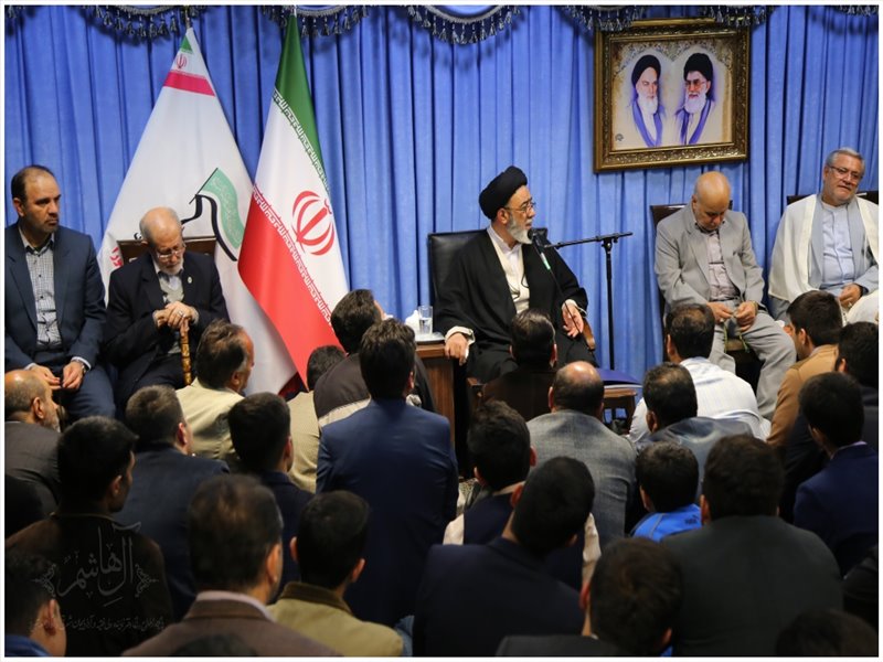 دیدار مداحان پیشکسوت با امام جمعه تبریز