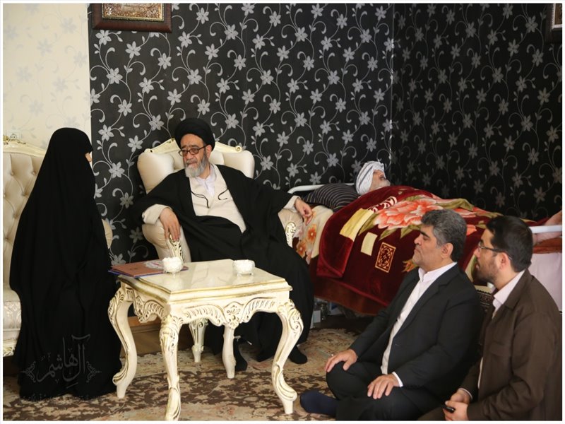 عیادت نماینده ولی فقیه از جانبازان دوران دفاع مقدس