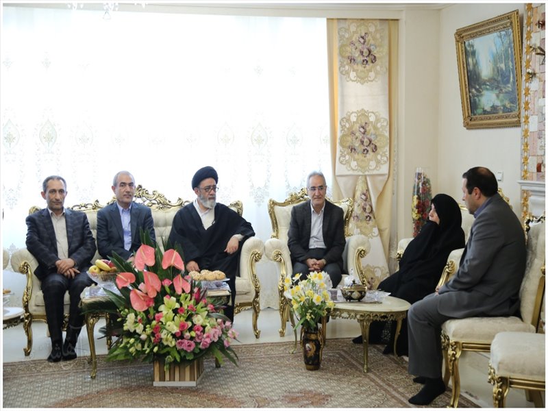 عیادت نماینده ولی فقیه از جانبازان دوران دفاع مقدس