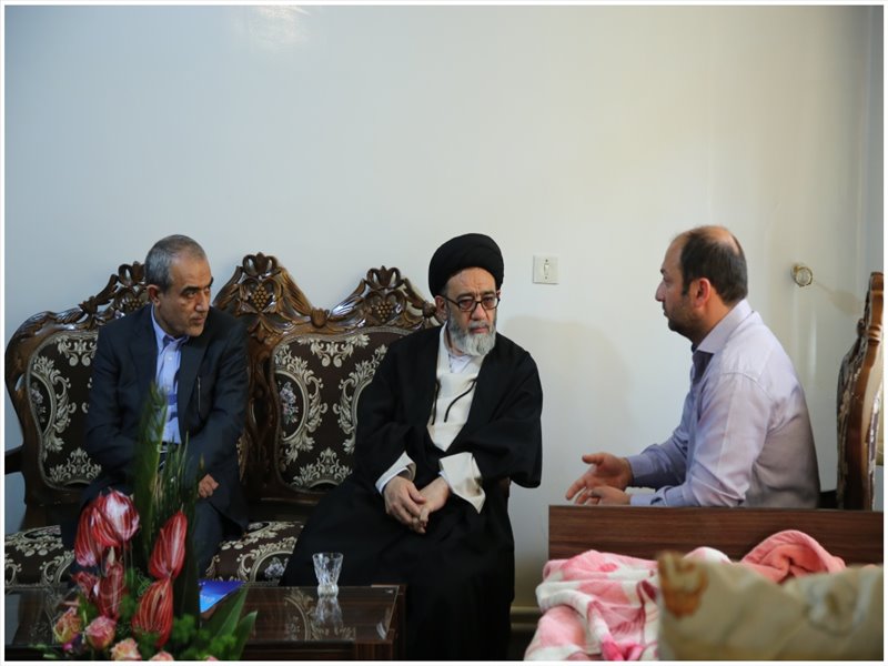 عیادت نماینده ولی فقیه از جانبازان دوران دفاع مقدس
