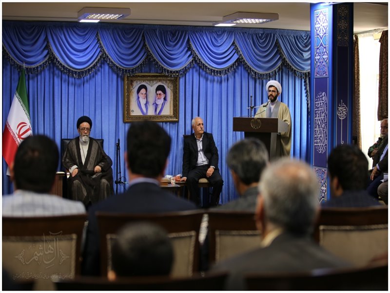 دیدار اعضای ستاد مشترک برگزاری مراسم و مناسبت های مذهبی در تبریز با نماینده ولی فقیه در استان