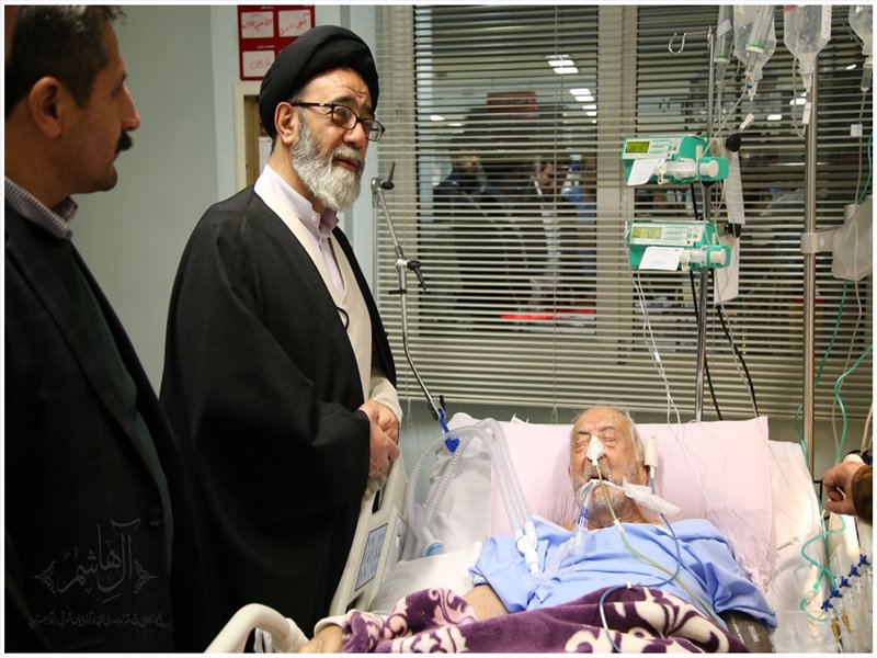 عیادت نماینده ولی فقیه در آذربایجان شرقی از پزشک پیشکسوت تبریزی