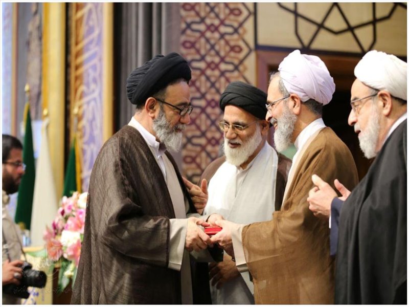 تجلیل از امام جمعه تبریز در چهاردهمین همایش بین المللی دکترین مهدویت