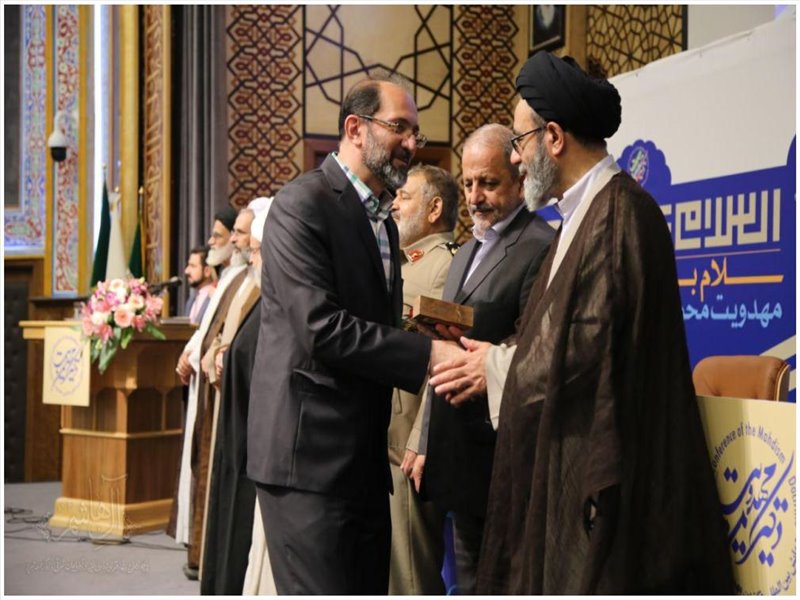 تجلیل از امام جمعه تبریز در چهاردهمین همایش بین المللی دکترین مهدویت