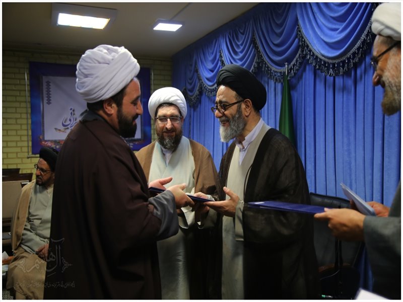 تجلیل از اساتید نمونه و پیشکسوت حوزه های علمیه تبریز