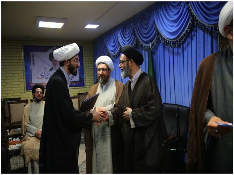 تجلیل از اساتید نمونه و پیشکسوت حوزه های علمیه تبریز