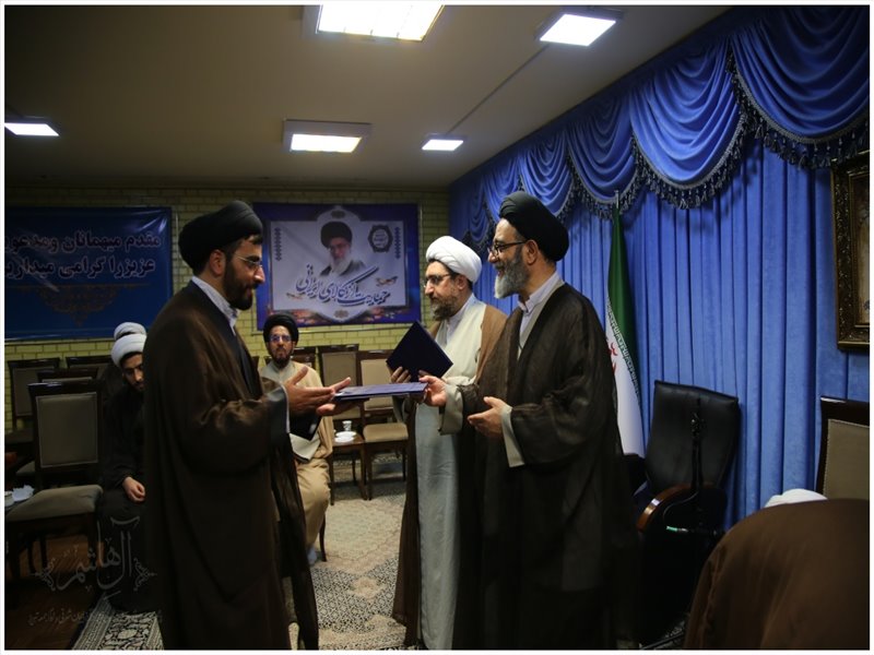 تجلیل از اساتید نمونه و پیشکسوت حوزه های علمیه تبریز