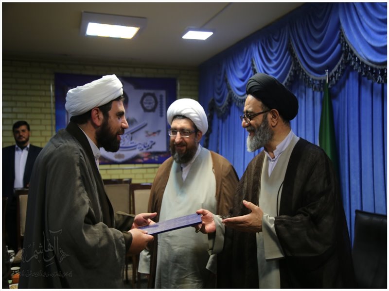 تجلیل از اساتید نمونه و پیشکسوت حوزه های علمیه تبریز